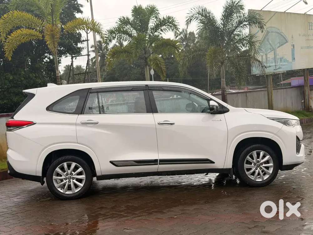 Toyota Innova Hycross 2024 Hybrid