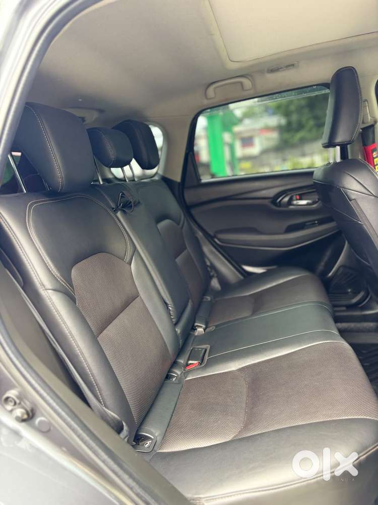 Maruti Suzuki Grand Vitara 1.5 Alpha Plus Intelligent Hybrid Ecvt, 2..
