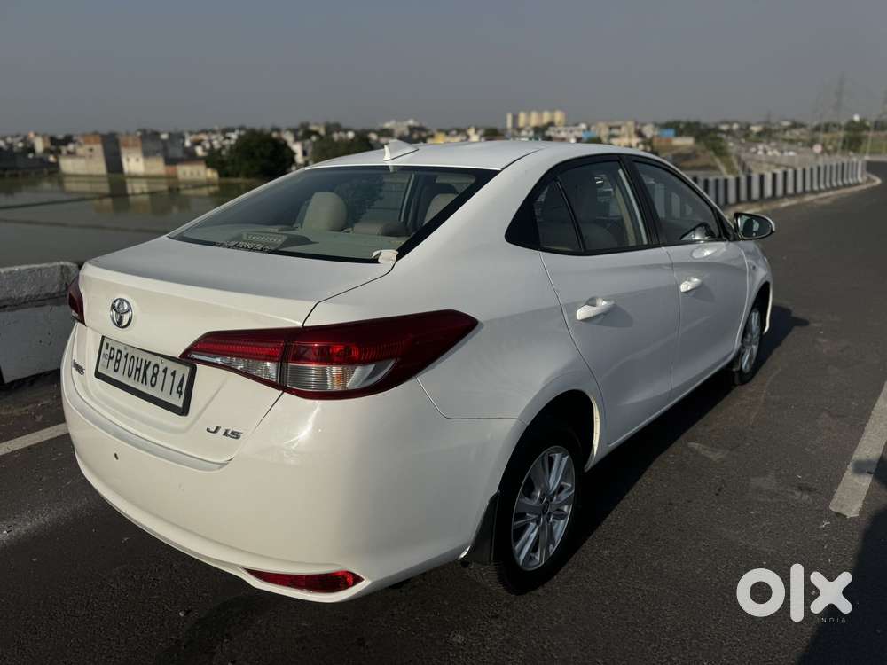 Toyota Yaris J Cvt, 2020, Petrol