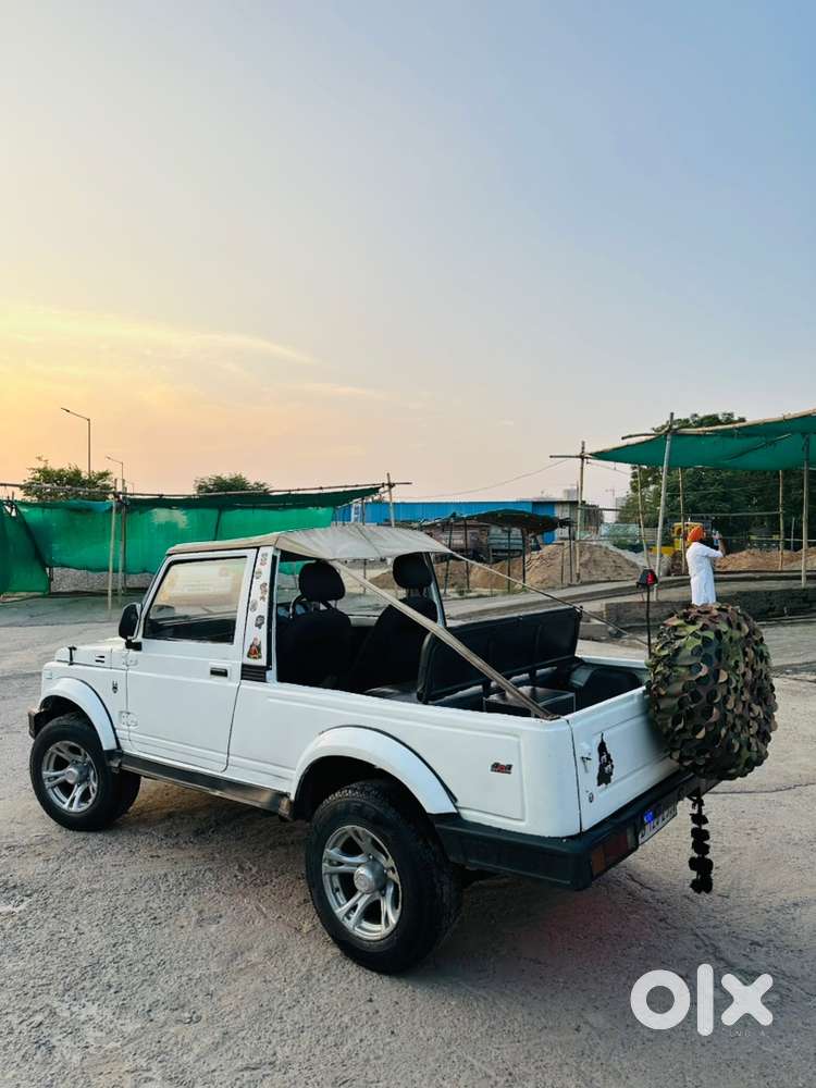 Jypsy Car Passing Wali Car A