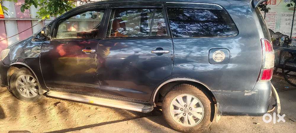 Toyota Innova 2010 Diesel 222000 Km Driven Insurance Runing