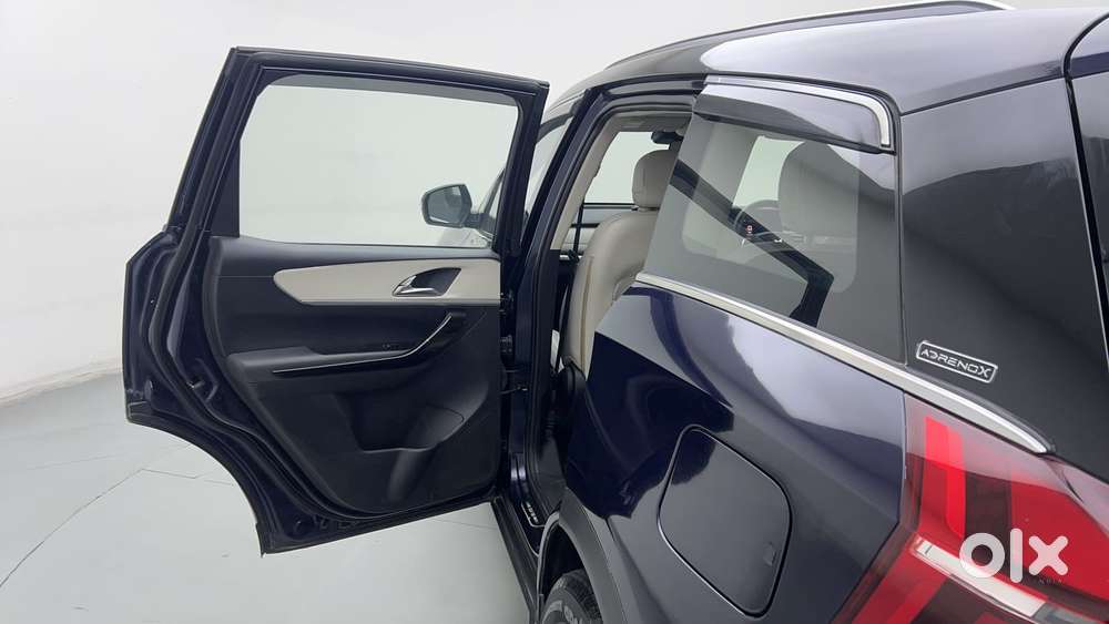 Mahindra Xuv700 2.0 Ax 7 Petrol At Luxury Pack Str, 2022, Petrol