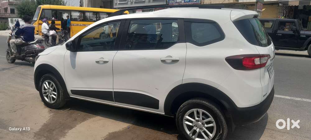 Renault Triber Rxt, 2022, Petrol