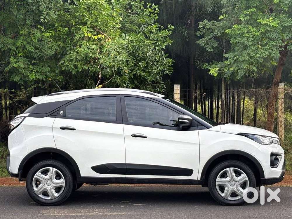 Tata Nexon, 2023, Petrol