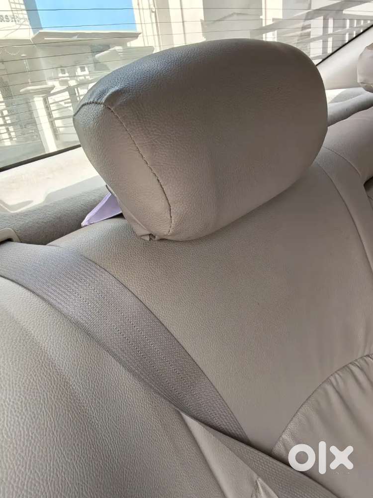 Nissan Sunny 2012