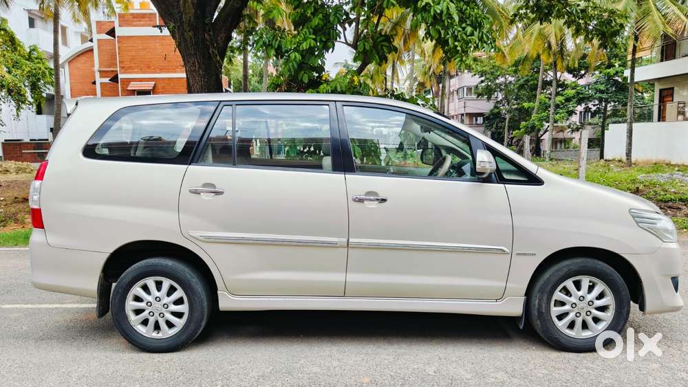 Toyota Innova 2.5 V Diesel 8-seater, 2012, Diesel