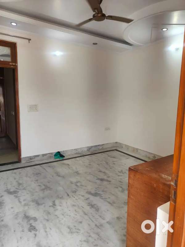2bhk semi furnished flat available on rent