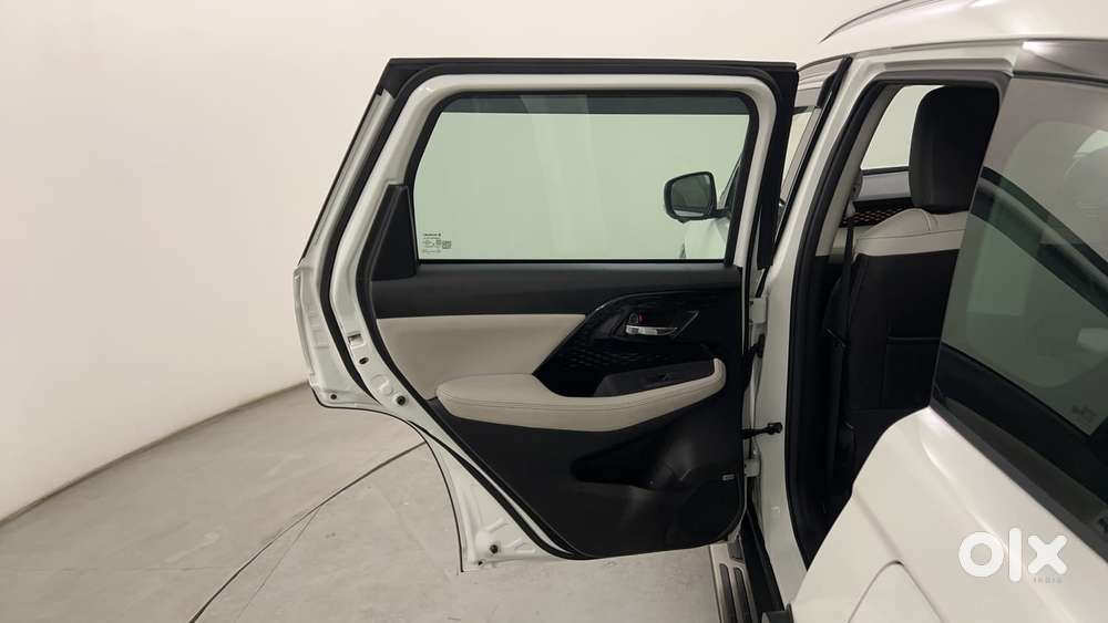 Maruti Suzuki Grand Vitara 1.5 Alpha Smart Hybrid At, 2025, Petrol