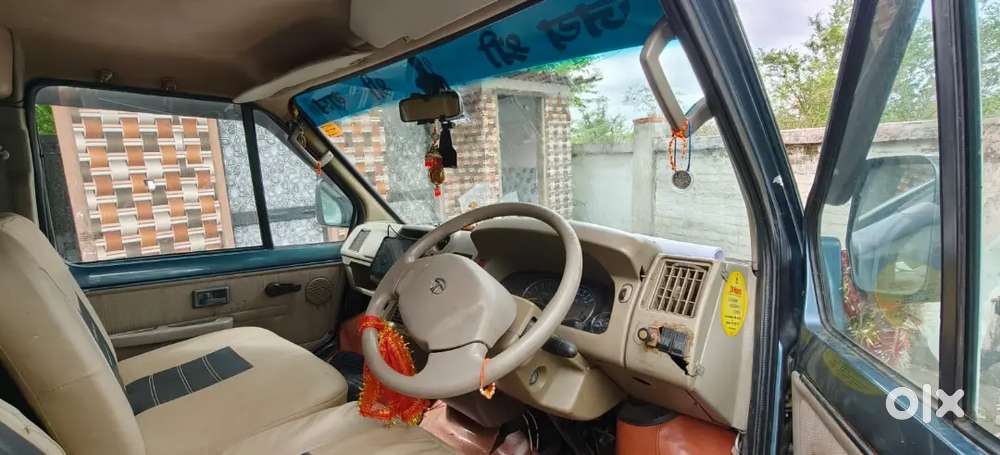 Tata Winger Deluxe 2011 Diesel Automatic Roof