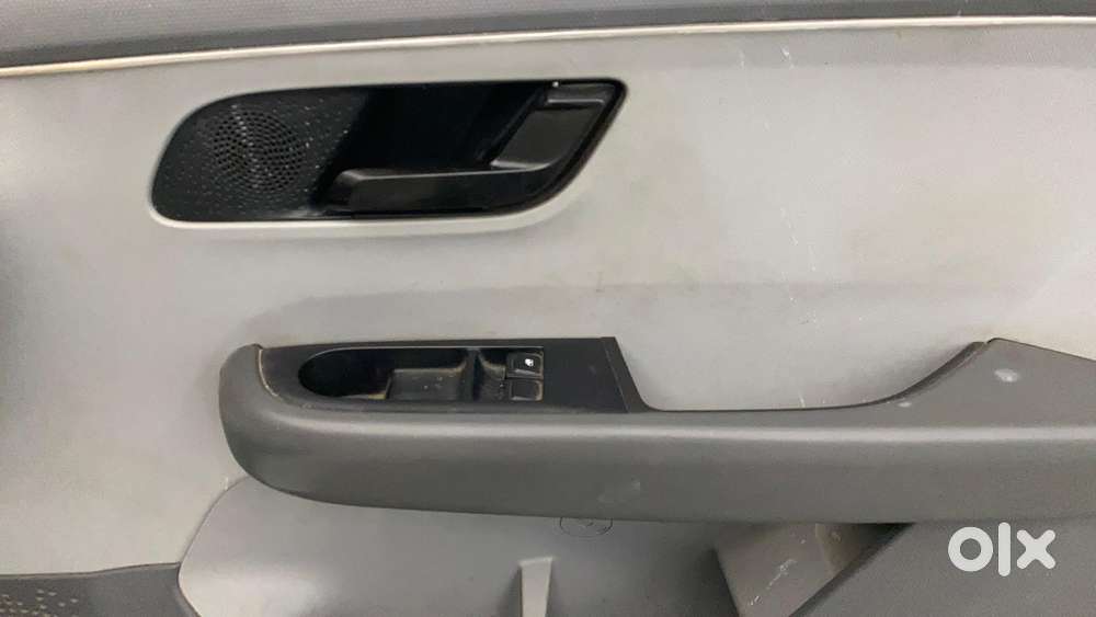 Tata Altroz 1.2 Xe, 2020, Petrol