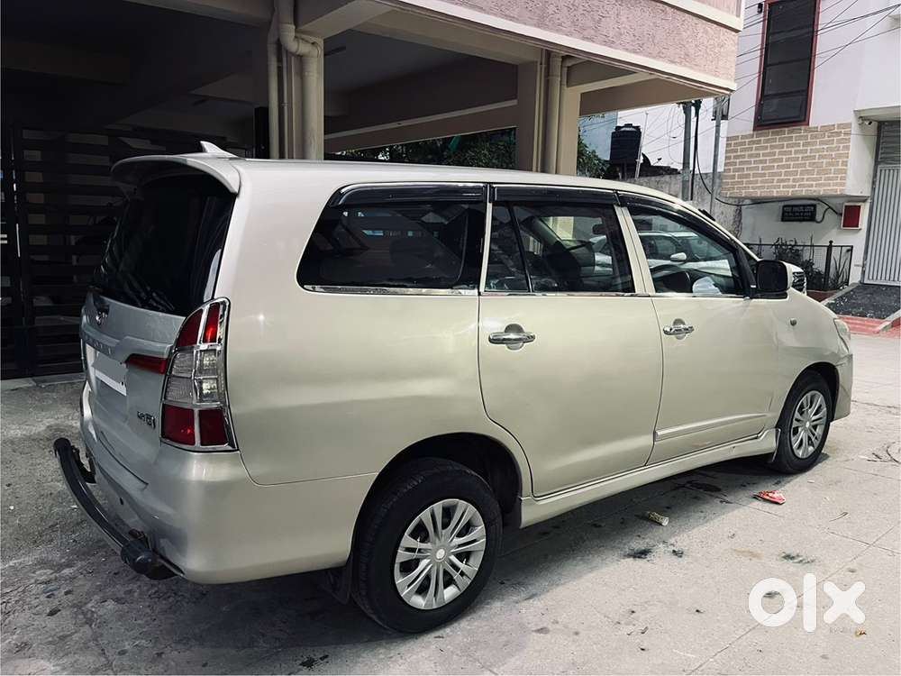 Toyota Innova G - 2015 Model