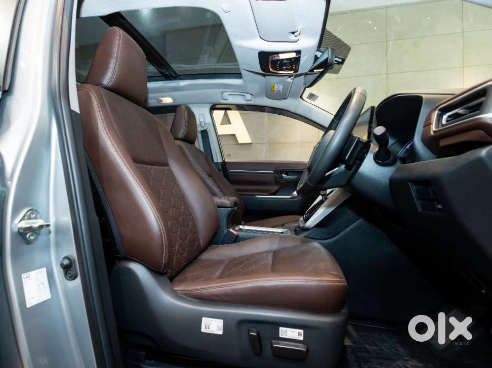 Toyota Innova Hycross 2.0 Zx Hybrid 7 Str, 2025, Petrol