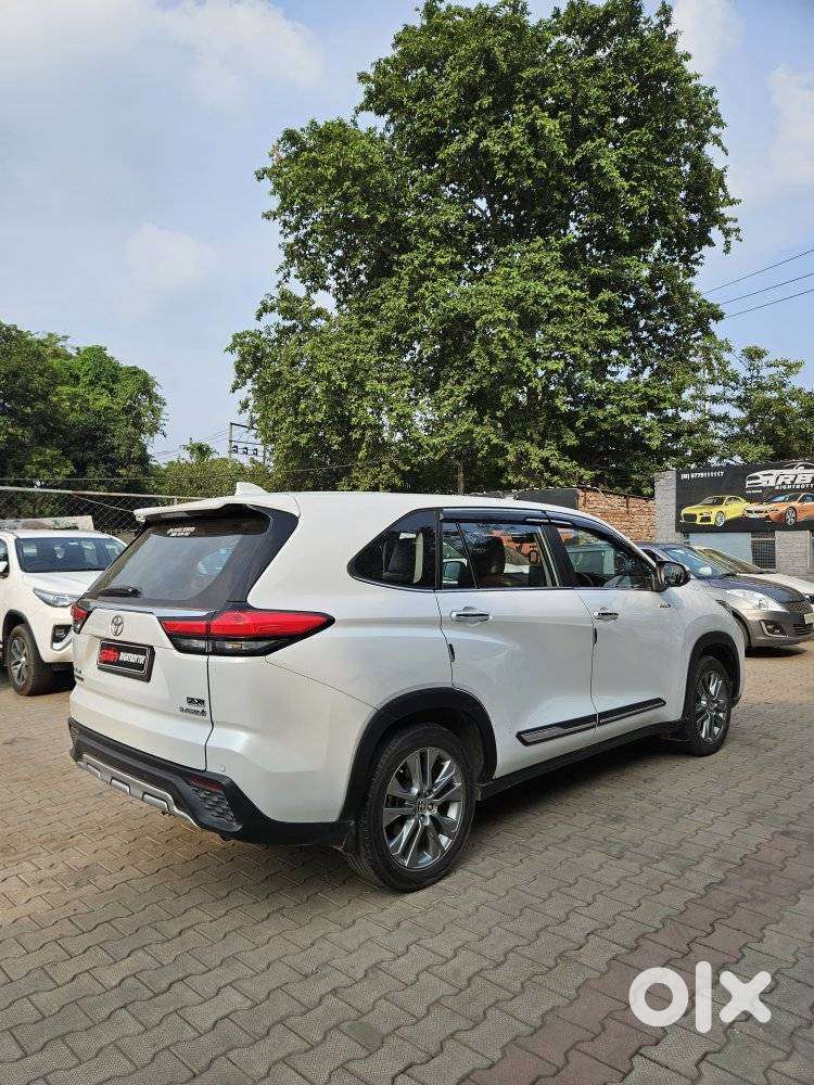 Toyota Innova Hycross 2.0 Zx Hybrid 7 Str, 2024, Petrol