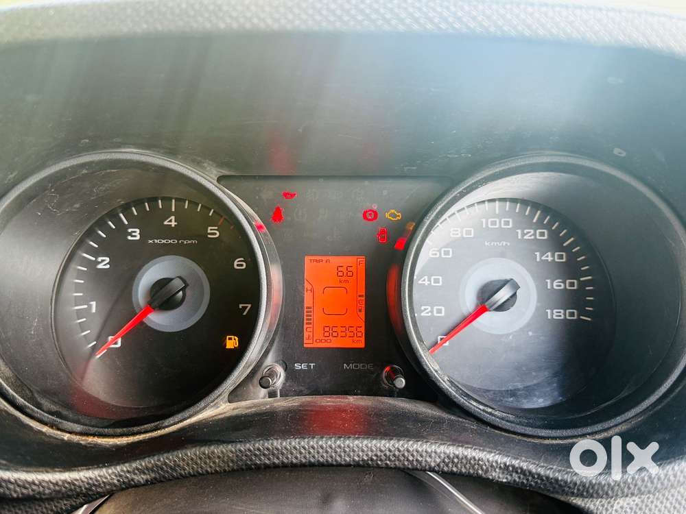 Mahindra Tuv 300 T6 Plus, 2016, Diesel