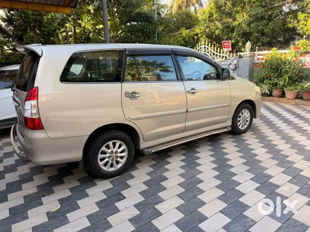 Toyota Innova 2.5 V 2013