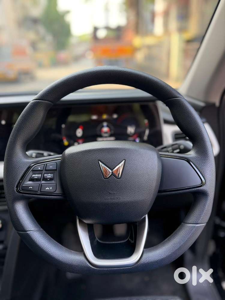 Mahindra Xuv700 2.0 Ax 5 Petrol Mt 7 Str, 2024, Petrol