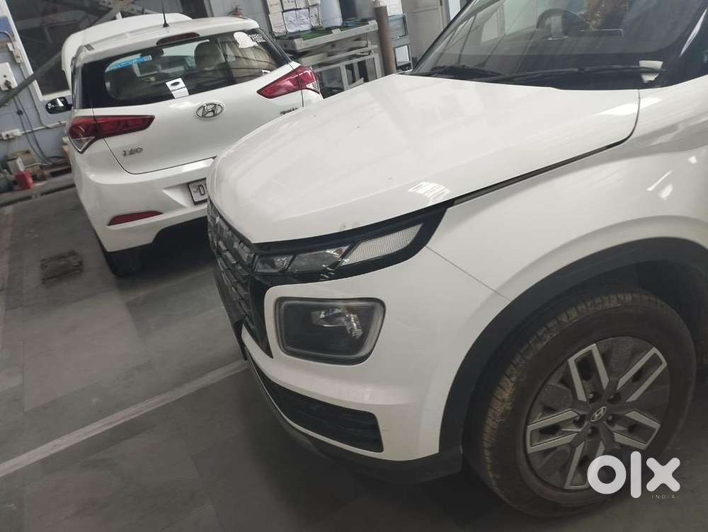 Venue 21k Km 2 Year Old First Owner Loan Cleared