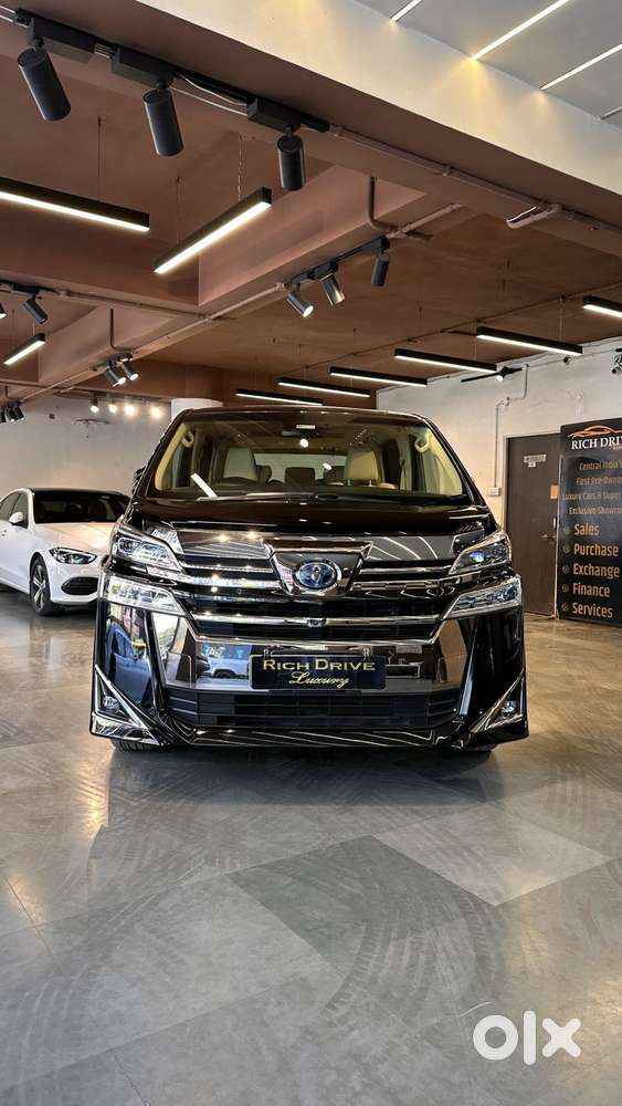 Toyota Vellfire 2.5 Executive Lounge, 2023, Petrol