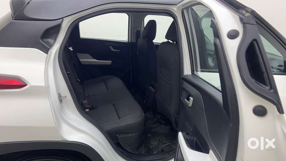 Tata Punch Creative Dual Tone Amt Sunroof, 2025, Petrol