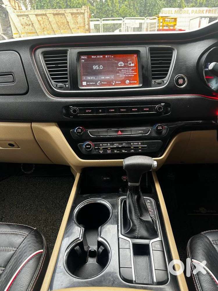 Kia Carnival Premium, 2021, Diesel