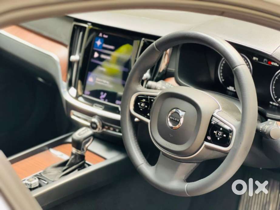 Volvo S60 T4 Inscription, 2023, Petrol