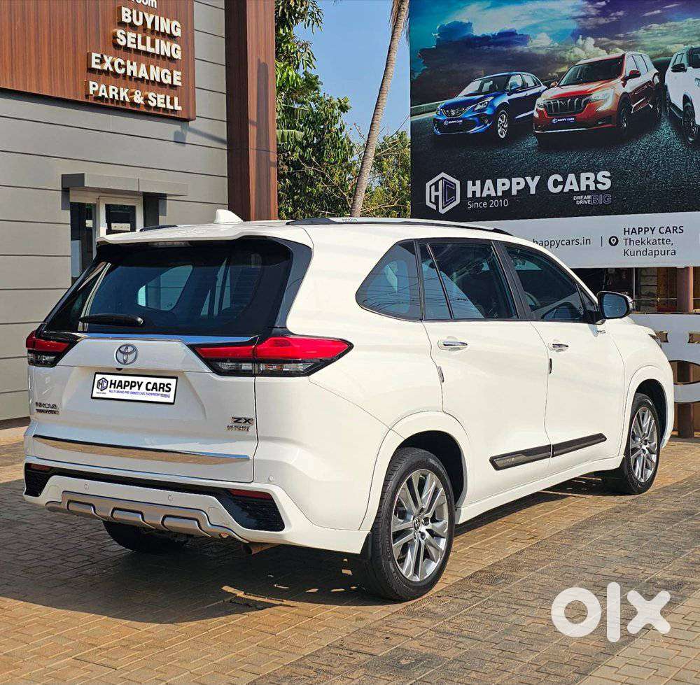 Toyota Innova Hycross