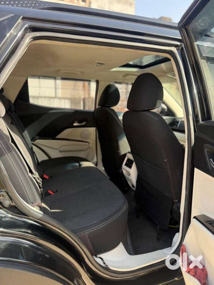 Mahindra Xuv 3xo Ax5 Pm Mt, 2024, Petrol