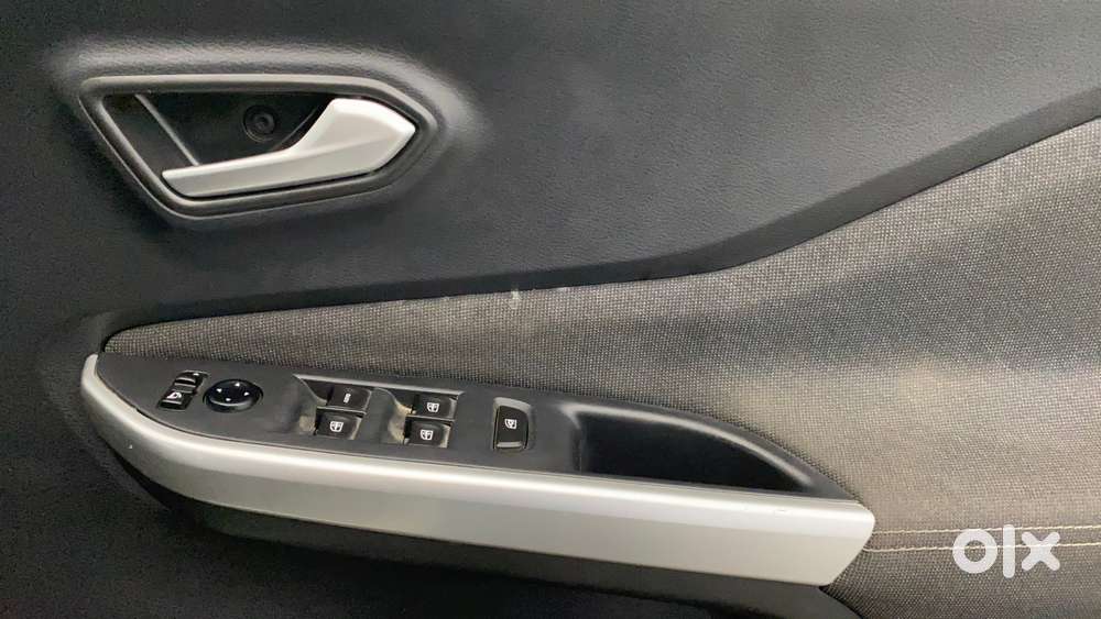 Nissan Magnite 1.0 Xv Premium Dual Tone, 2021, Petrol