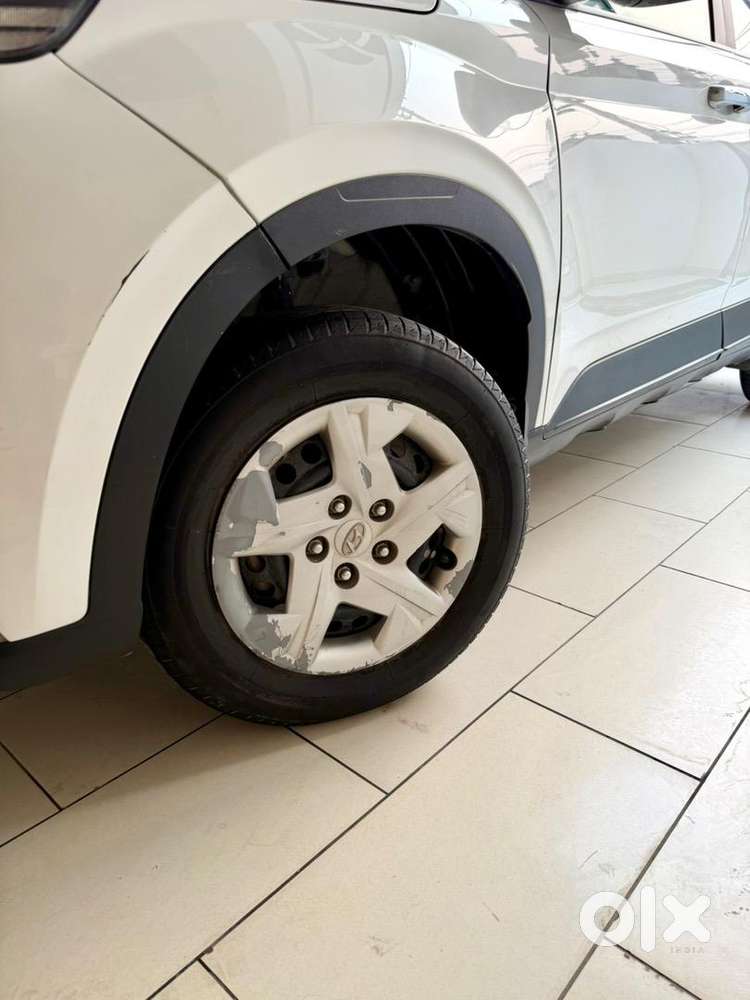 Hyundai Venue 2021 Petrol 67000 Km Driven