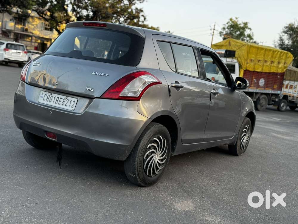 Maruti Suzuki Swift Vxi + Manual, 2015, Petrol