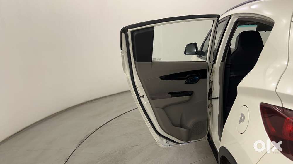 Mahindra Kuv 100 2016-2017 Mfalcon G80 K8, 2016, Petrol