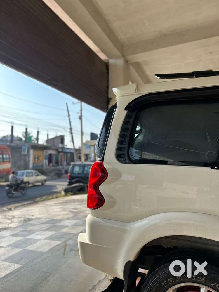 Mahindra Scorpio S10