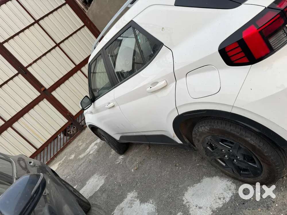 Hyundai New Venue 2024 Petrol 4200 Km Driven
