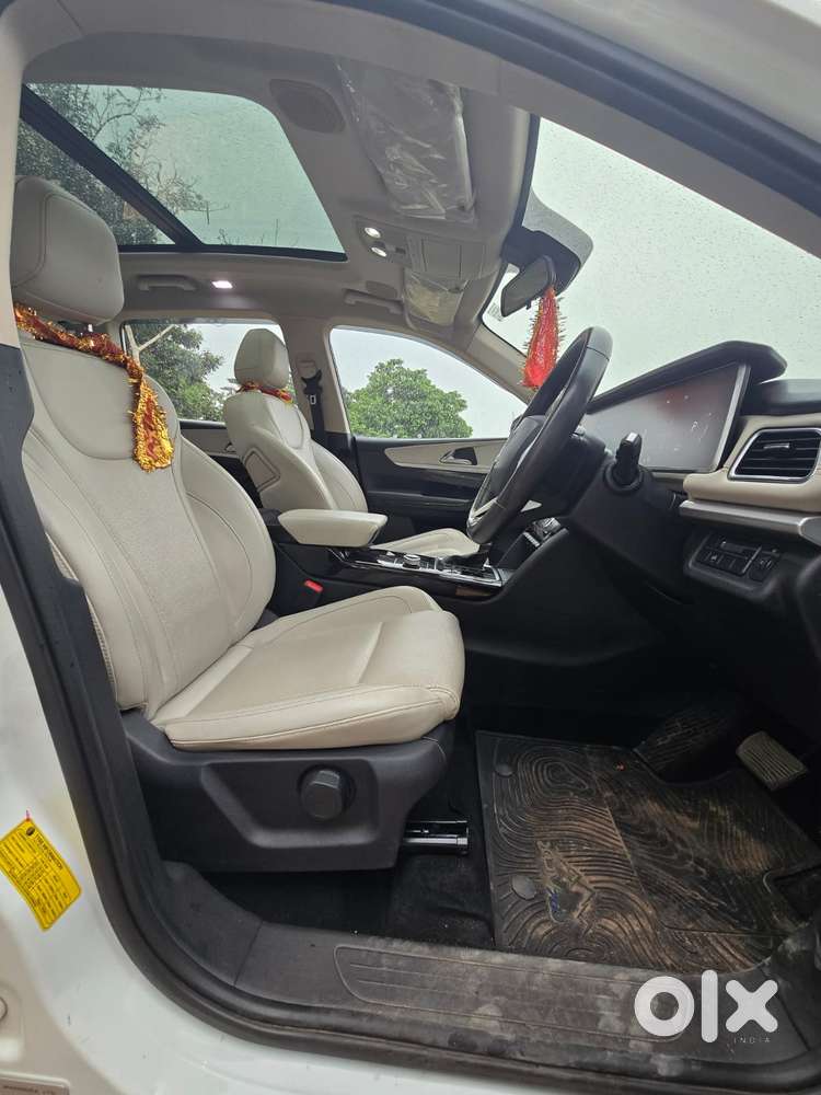 Mahindra Xuv700 2.2 Ax 7 Diesel At Luxury Pack Str Awd, 2022, Diesel