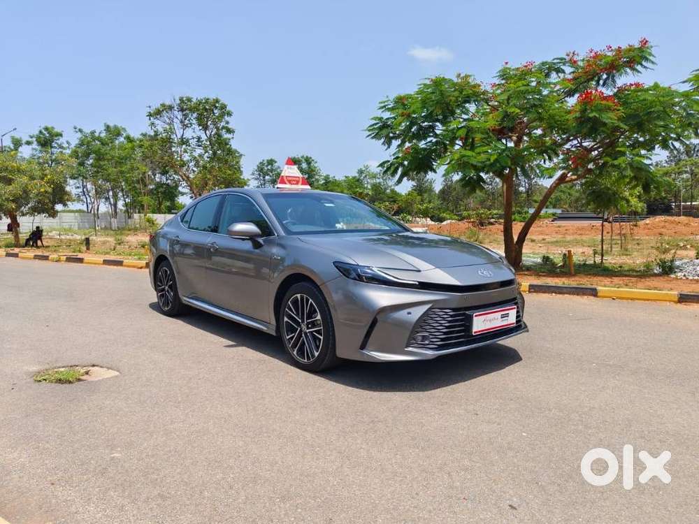 Toyota Camry Hybrid, 2025