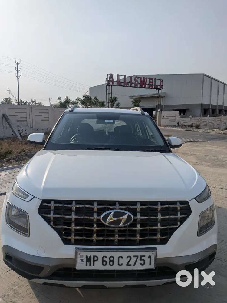 Brand New Venue Top Condition Petrol Variant