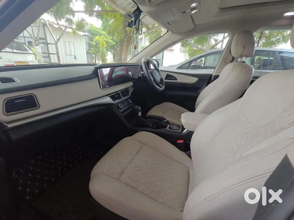Mahindra Xuv700 Ax5 Diesel Automatic | 2024 Model | Single Owner