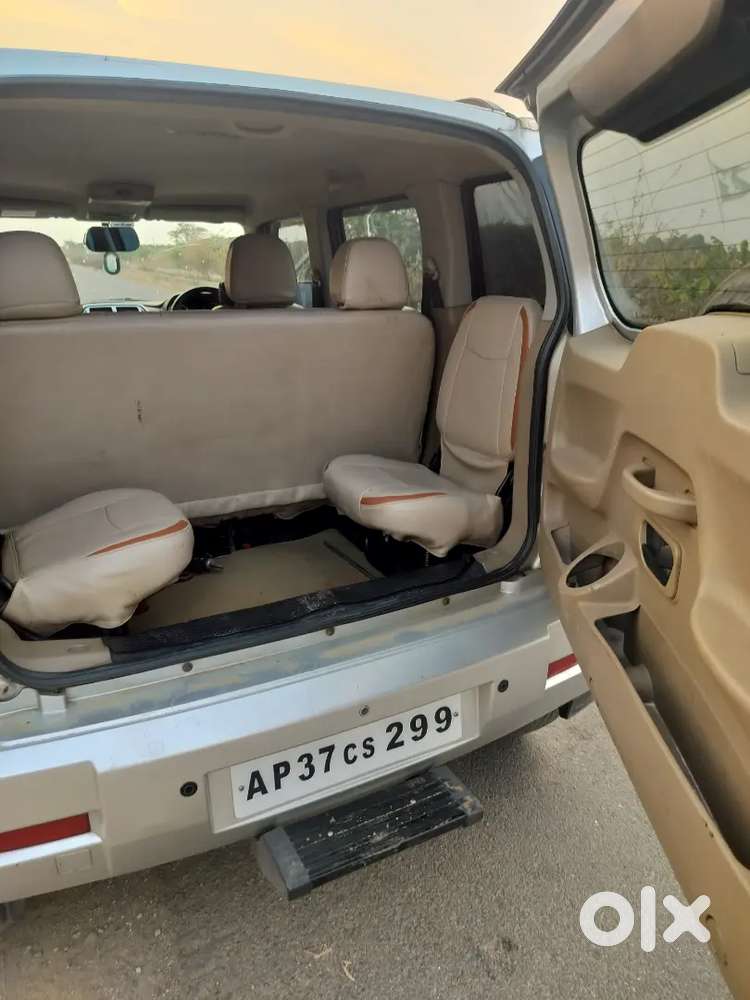 Mahindra Tuv 300 T 8