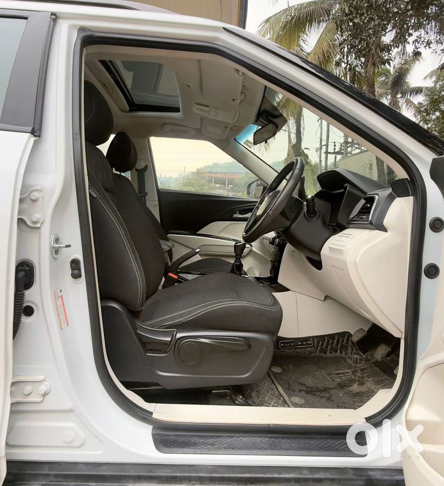 Mahindra Xuv 3xo Ax5 Pm Mt, 2024, Petrol