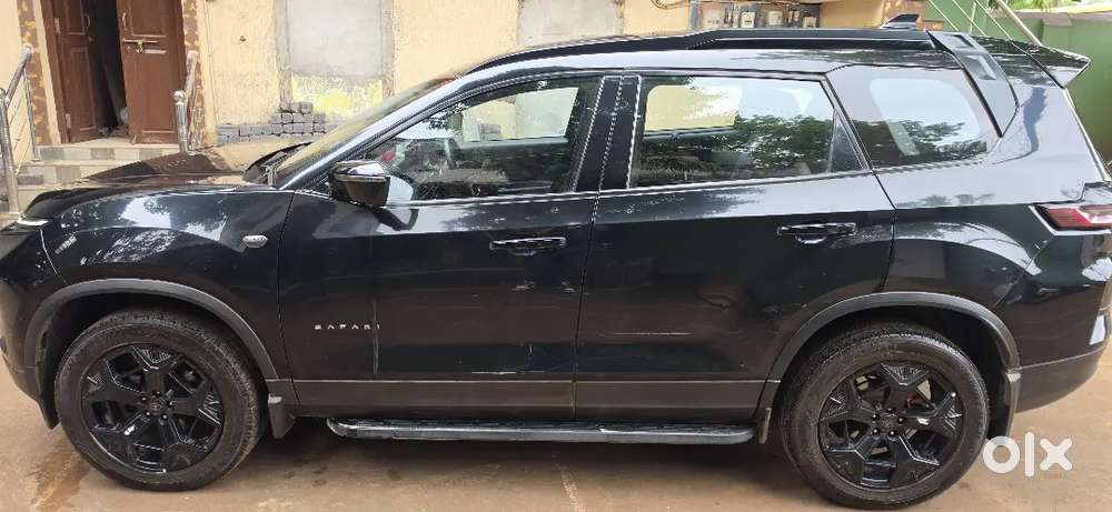 Tata Safari Dark Edition At 2025