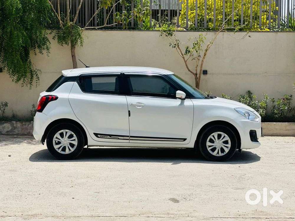 Maruti Suzuki Swift Vxi + Manual, 2022, Petrol