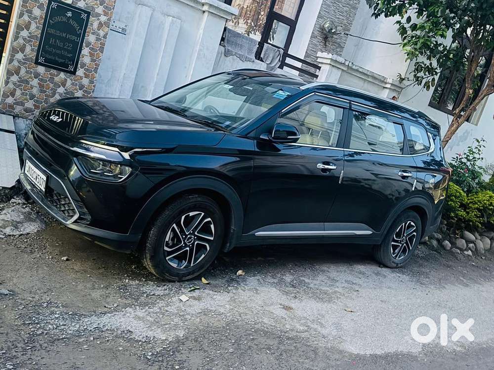 Kia Carens Luxery Plus Showroom Condition Car With Seervice Record