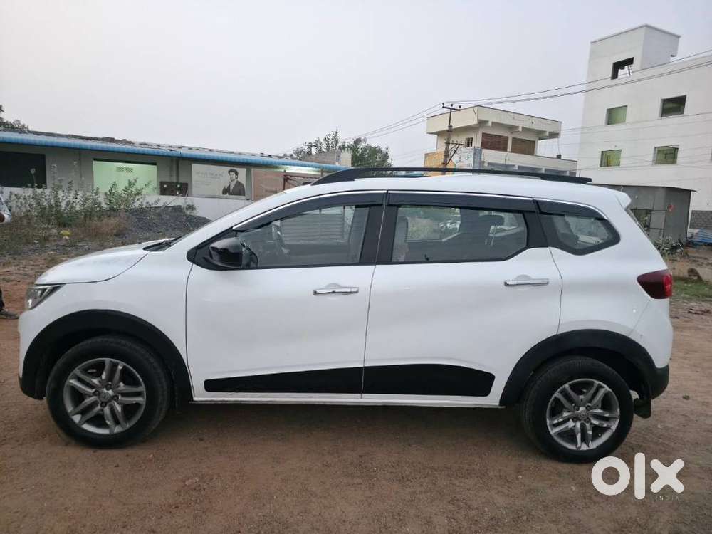 Renault Triber Rxz, 2023, Petrol