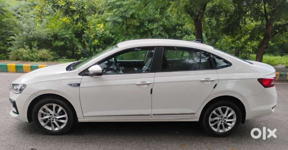 Skoda Slavia Ambition 1.0l Tsi At, 2023, Petrol