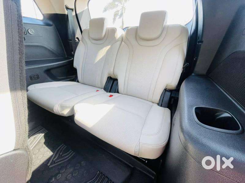 Mahindra Xuv700 2.0 Ax 7 Petrol At Str, 2024, Petrol