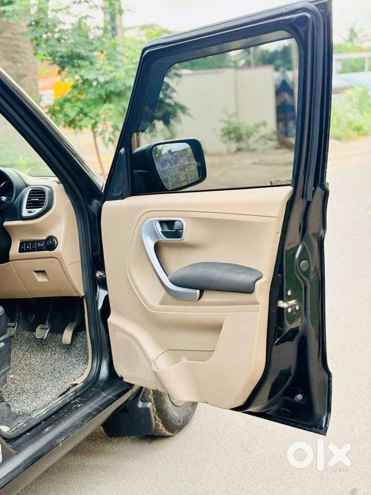 Mahindra Tuv 300 T10, 2018, Diesel