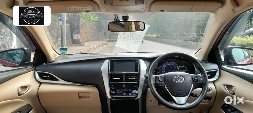 Toyota Yaris V Cvt, 2018, Petrol
