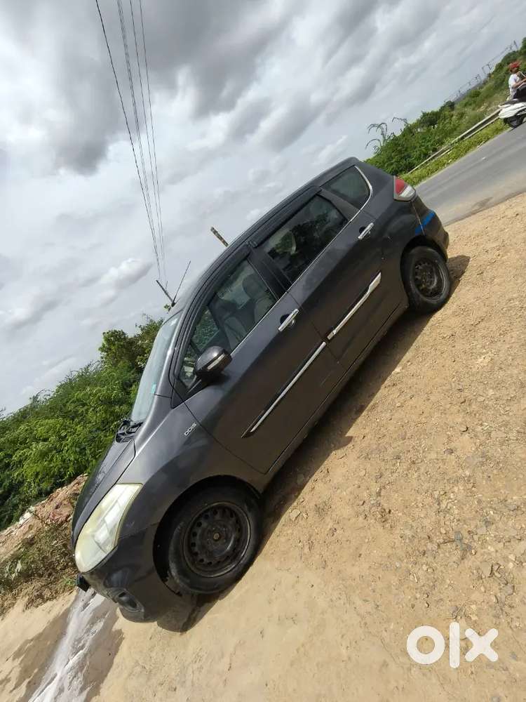 Maruti Suzuki Ertiga Vdi 2016 Everything Is Fine But Small Screatchess