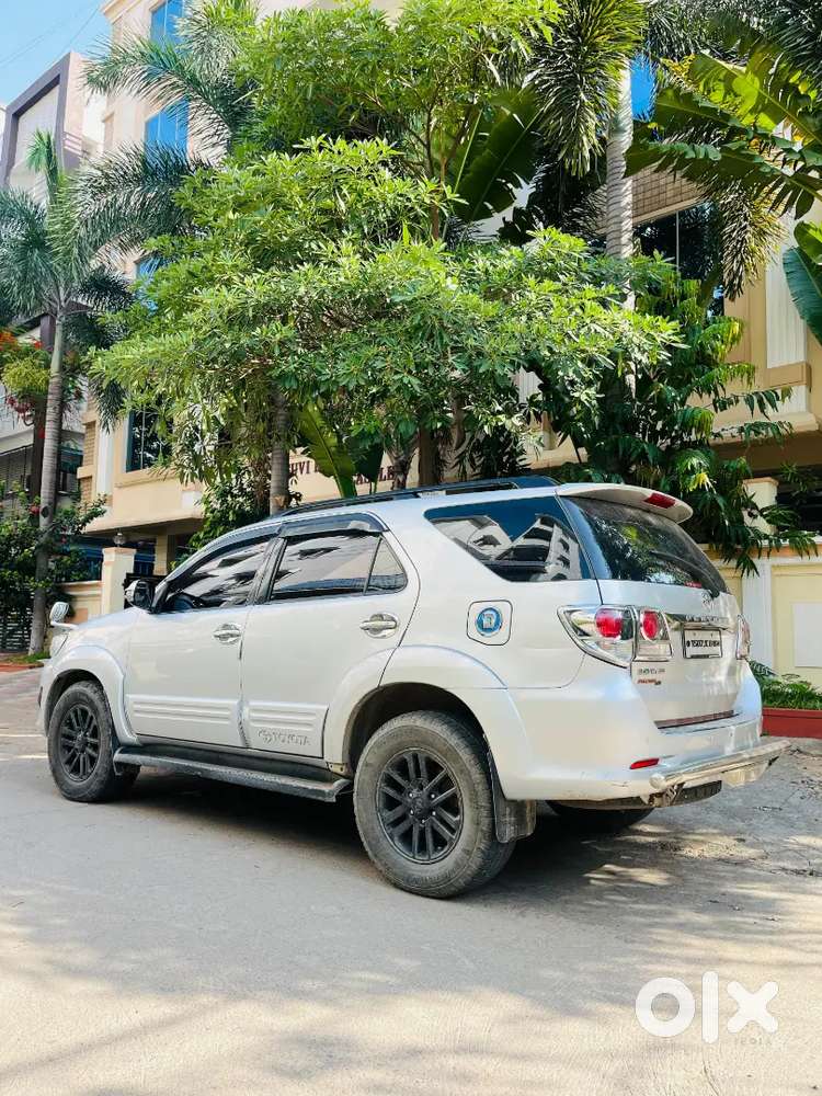 Toyota Fortuner 2012