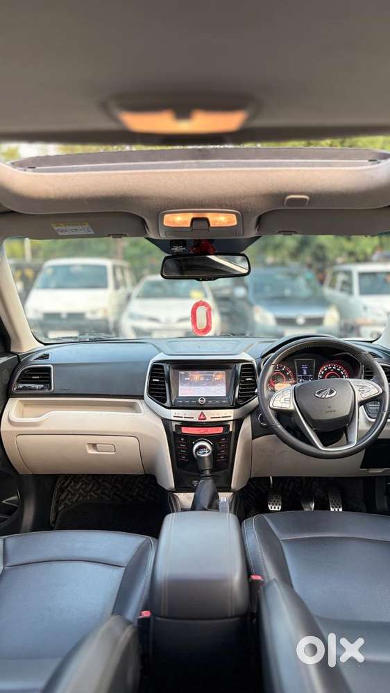 Mahindra Tuv 300 T8, 2022, Petrol